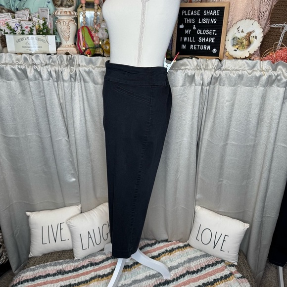 Classic Black Women's Pull On Stretch Capris Size 14 - Picture 4 of 8